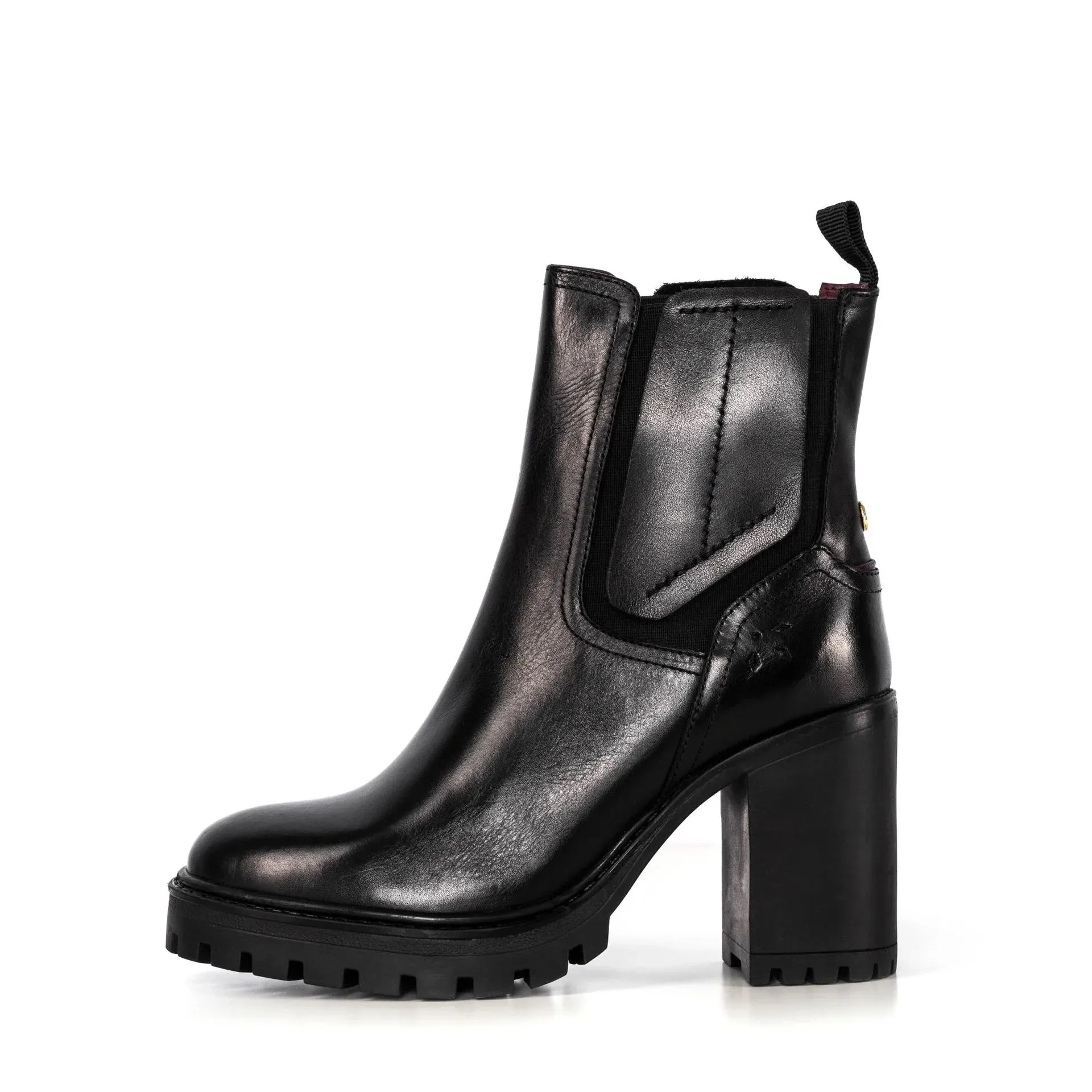 Black heeled Chelsea boot