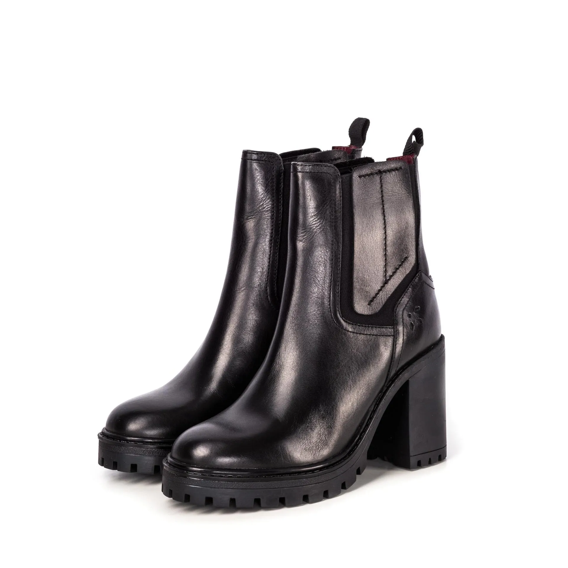 Black heeled Chelsea boot