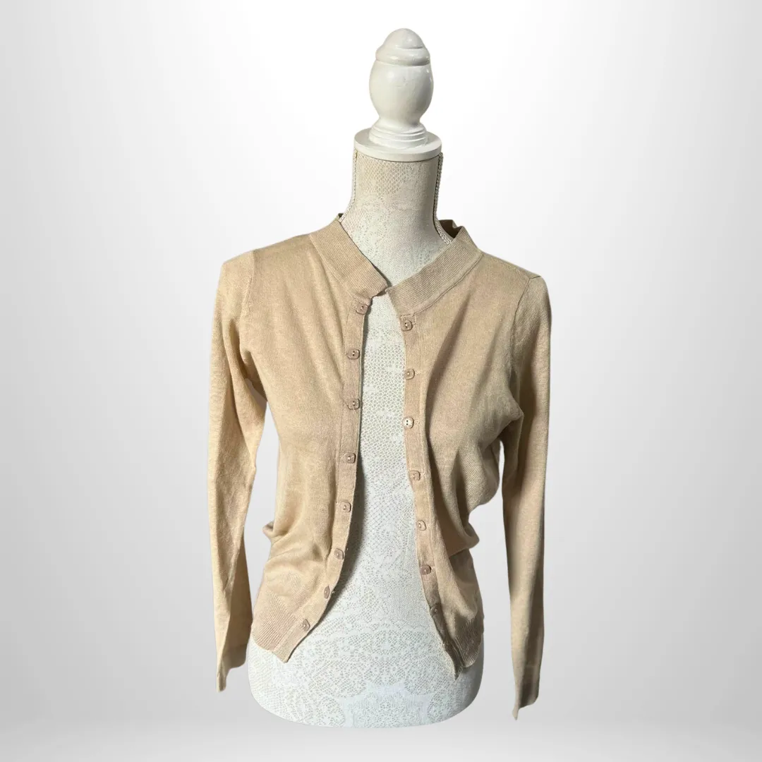 Lightweight Buttoned Knit Cardigan