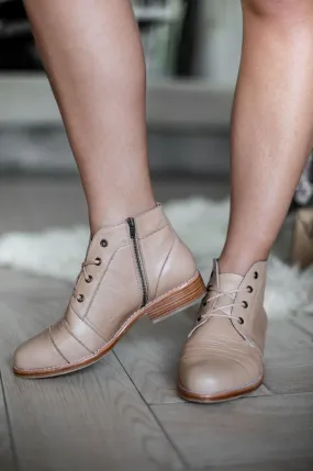 Vintage Beige Lace Up Boots - Passage