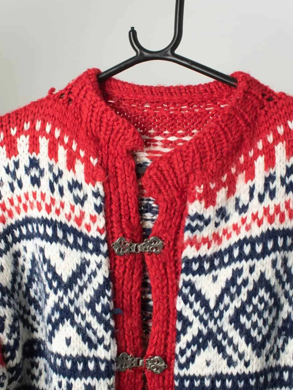 Vintage Scandi cardigan hand knitted in red, blue and white – Medium