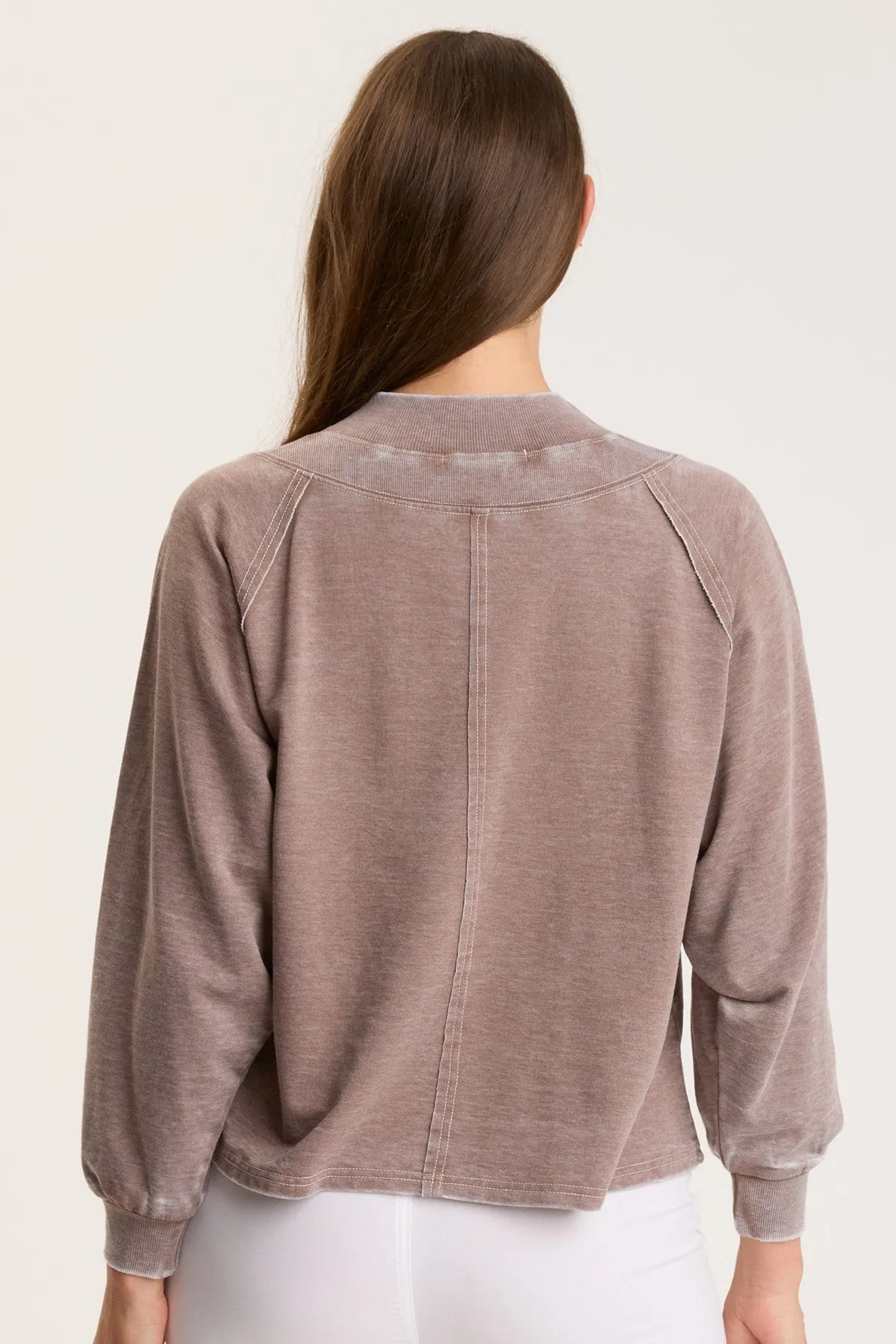 Xenith Pullover: Perfect Hooded Sweatshirt for Fashion-Forward Individuals.